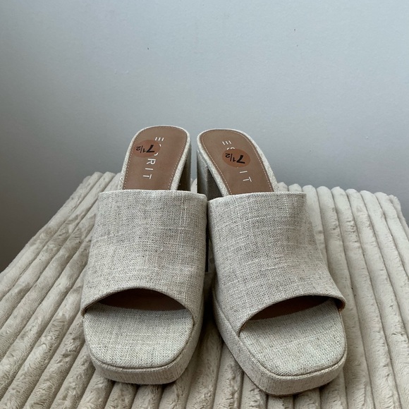 Esprit Women's Beige Textured Mules - Picture 1 of 6